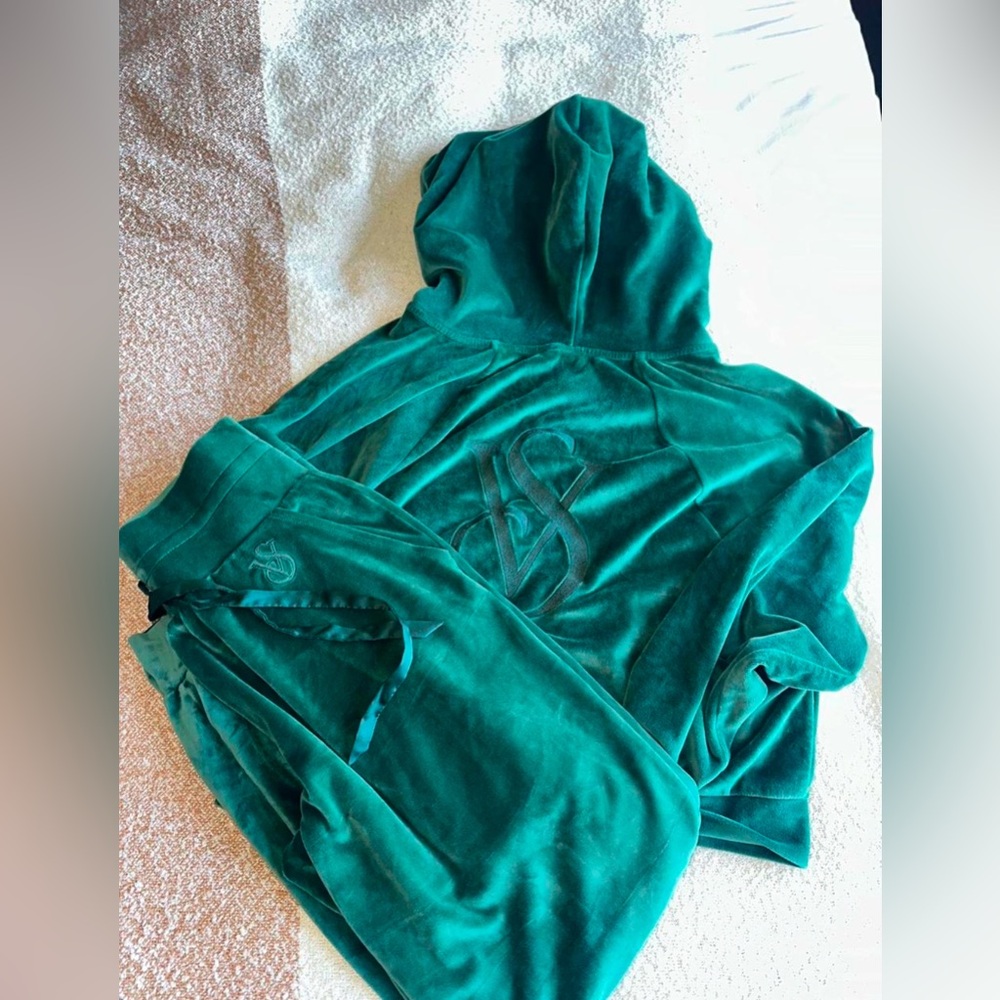 Victoria Secret Emerald Green Velvet Set
